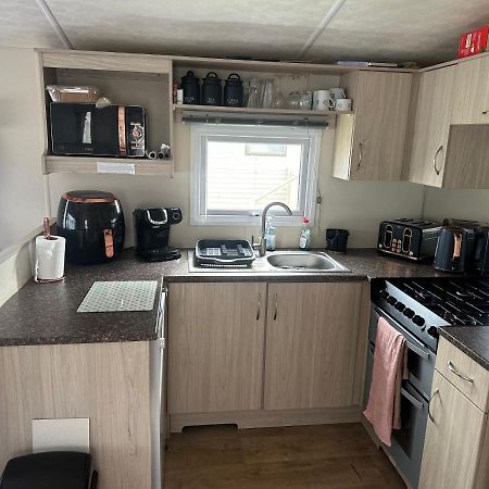 Angie'S Caravan At Seawick Hotel Saint Osyth ภายนอก รูปภาพ