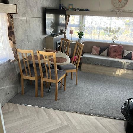 Angie'S Caravan At Seawick Hotel Saint Osyth ภายนอก รูปภาพ