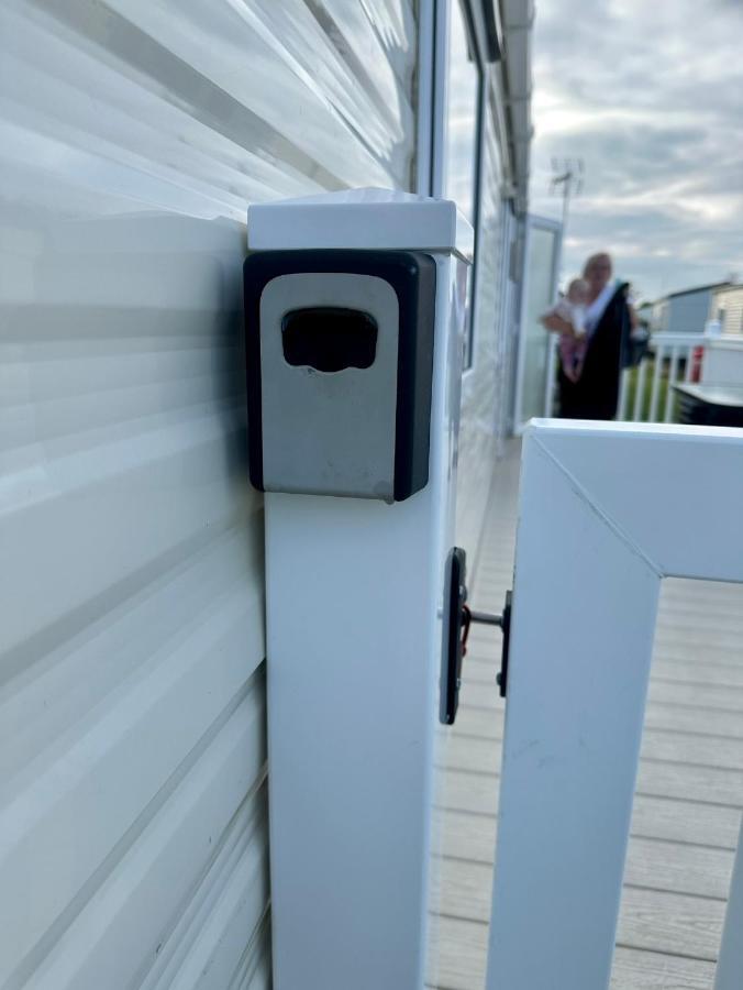 Angie'S Caravan At Seawick Hotel Saint Osyth ภายนอก รูปภาพ